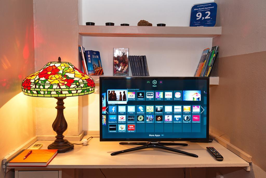Skyline In Citta Studi A 1 Minuto Dal Metro Con Terrazzo Wi-fi E Netflix * Milaan