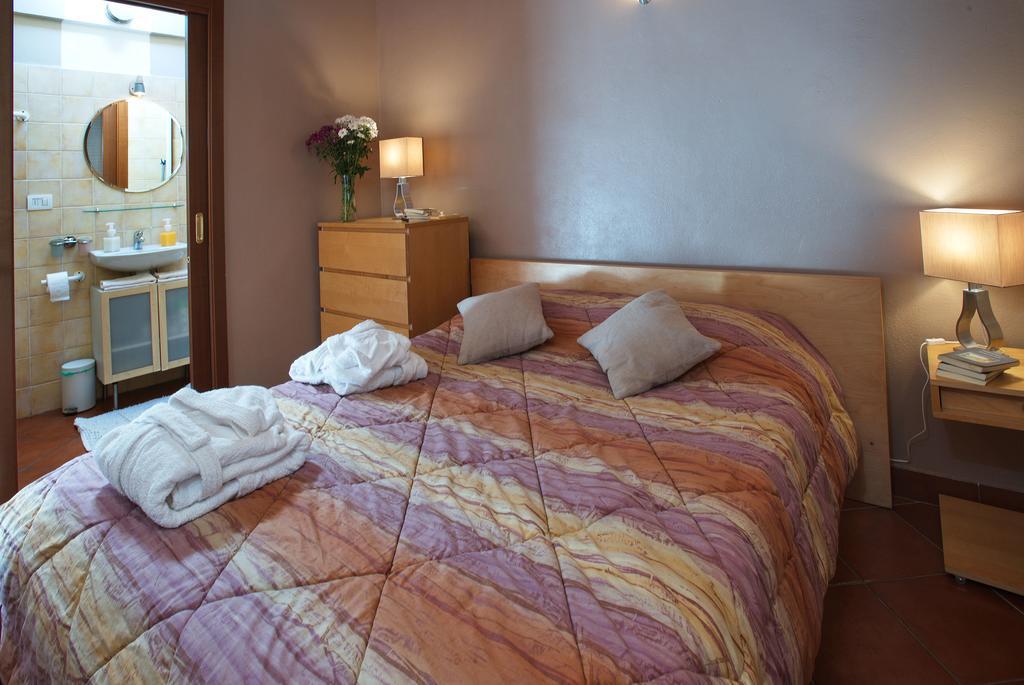 Skyline In Citta Studi A 1 Minuto Dal Metro Con Terrazzo Wi-fi E Netflix Appartement